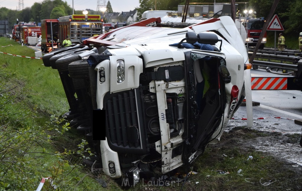 VU Gefahrgut LKW umgestuerzt A 4 Rich Koeln Hoehe AS Gummersbach P405.JPG - Miklos Laubert